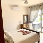 Nissi Sandy Bay C09 Apartment